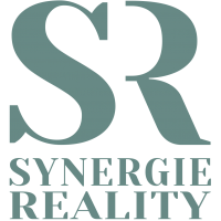 Synergie Reality logo- zelena na bile PNG.png